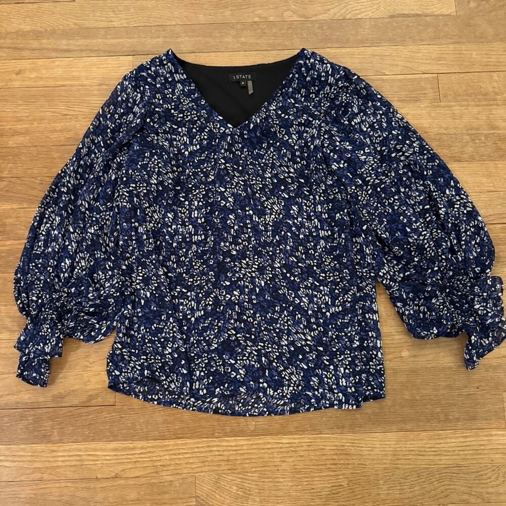1. State blue black white long sleeve V-neck shirt top blouse size medium
b42